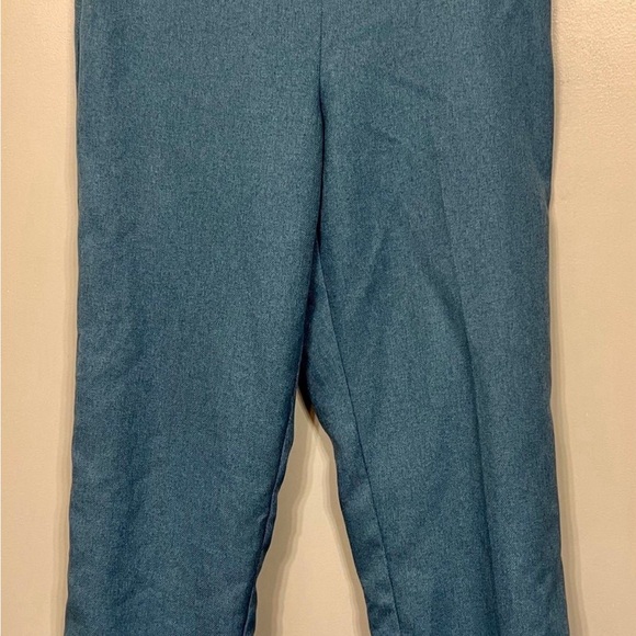 Women’s Capris Dress Slacks By Alfred Dunner. Size 12P - Picture 3 of 11
